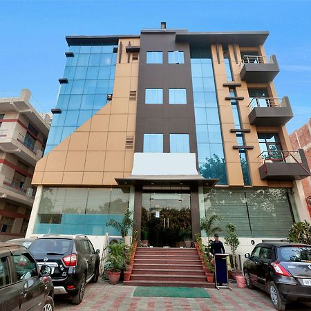 Oyo 9841 The Vivir 1 Hotel โนอิดา ภายนอก รูปภาพ