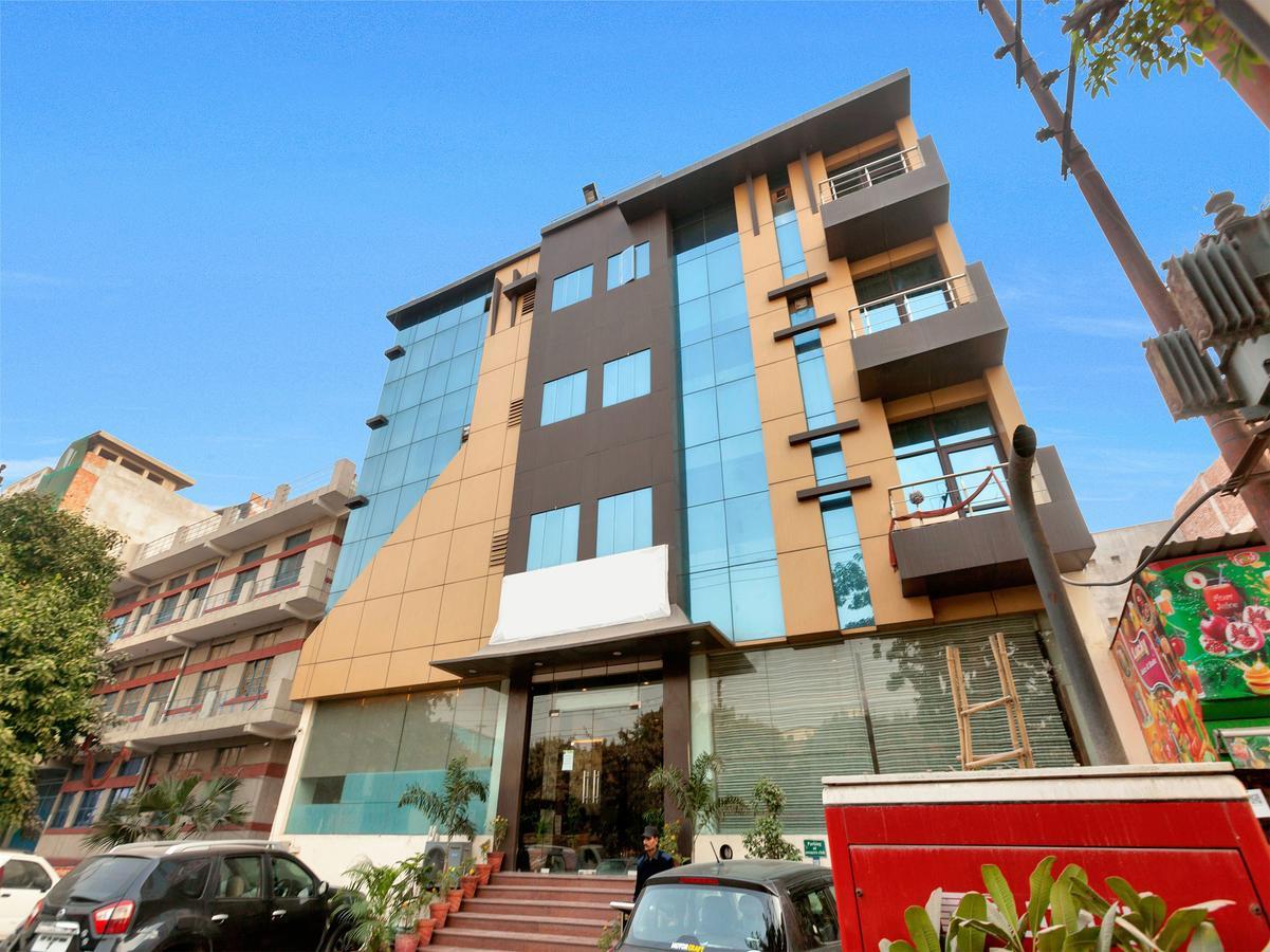 Oyo 9841 The Vivir 1 Hotel โนอิดา ภายนอก รูปภาพ