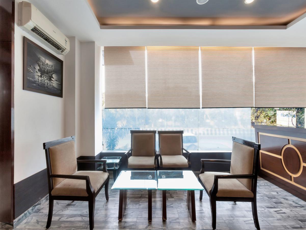Oyo 9841 The Vivir 1 Hotel โนอิดา ภายนอก รูปภาพ