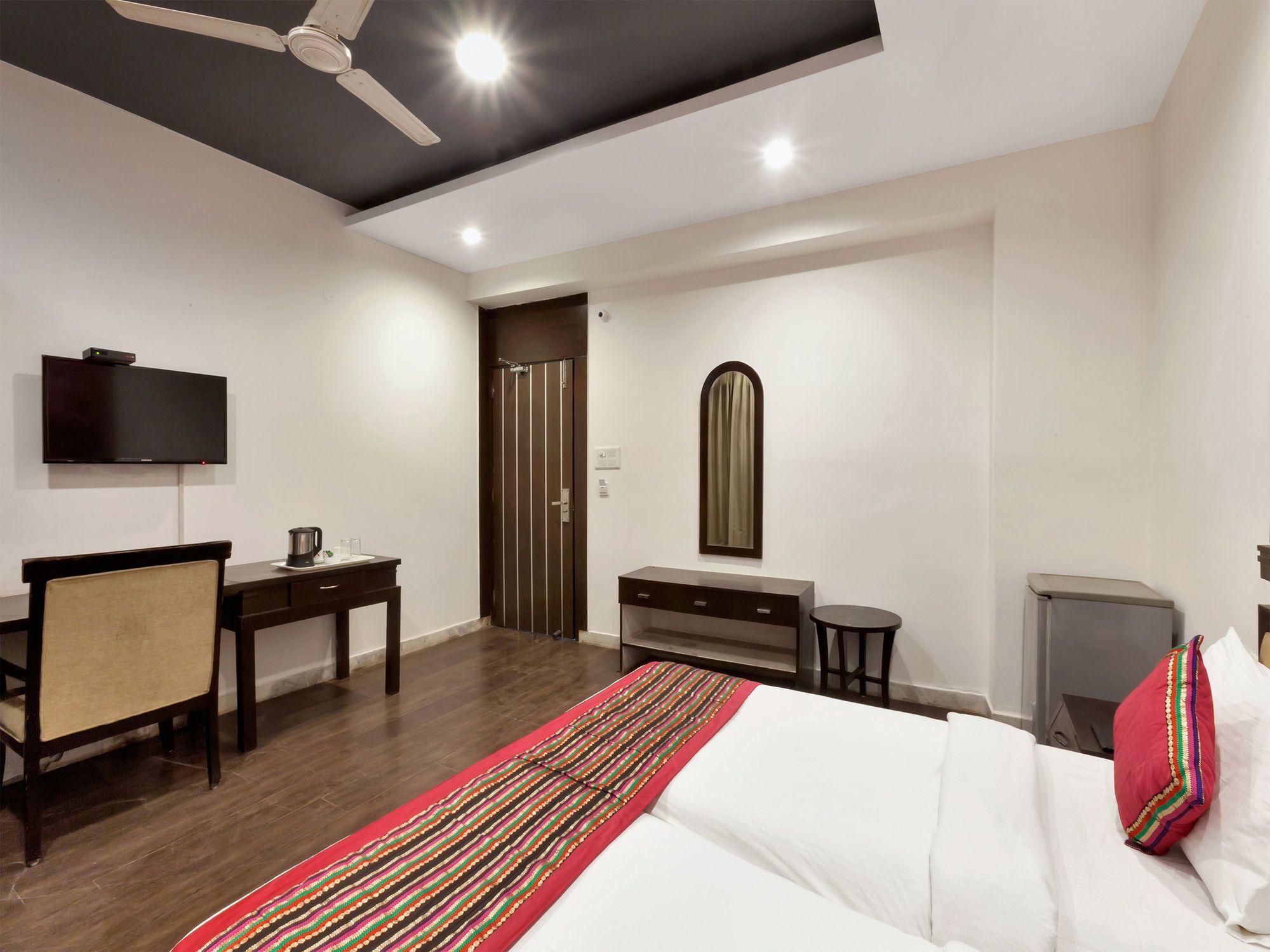 Oyo 9841 The Vivir 1 Hotel โนอิดา ภายนอก รูปภาพ