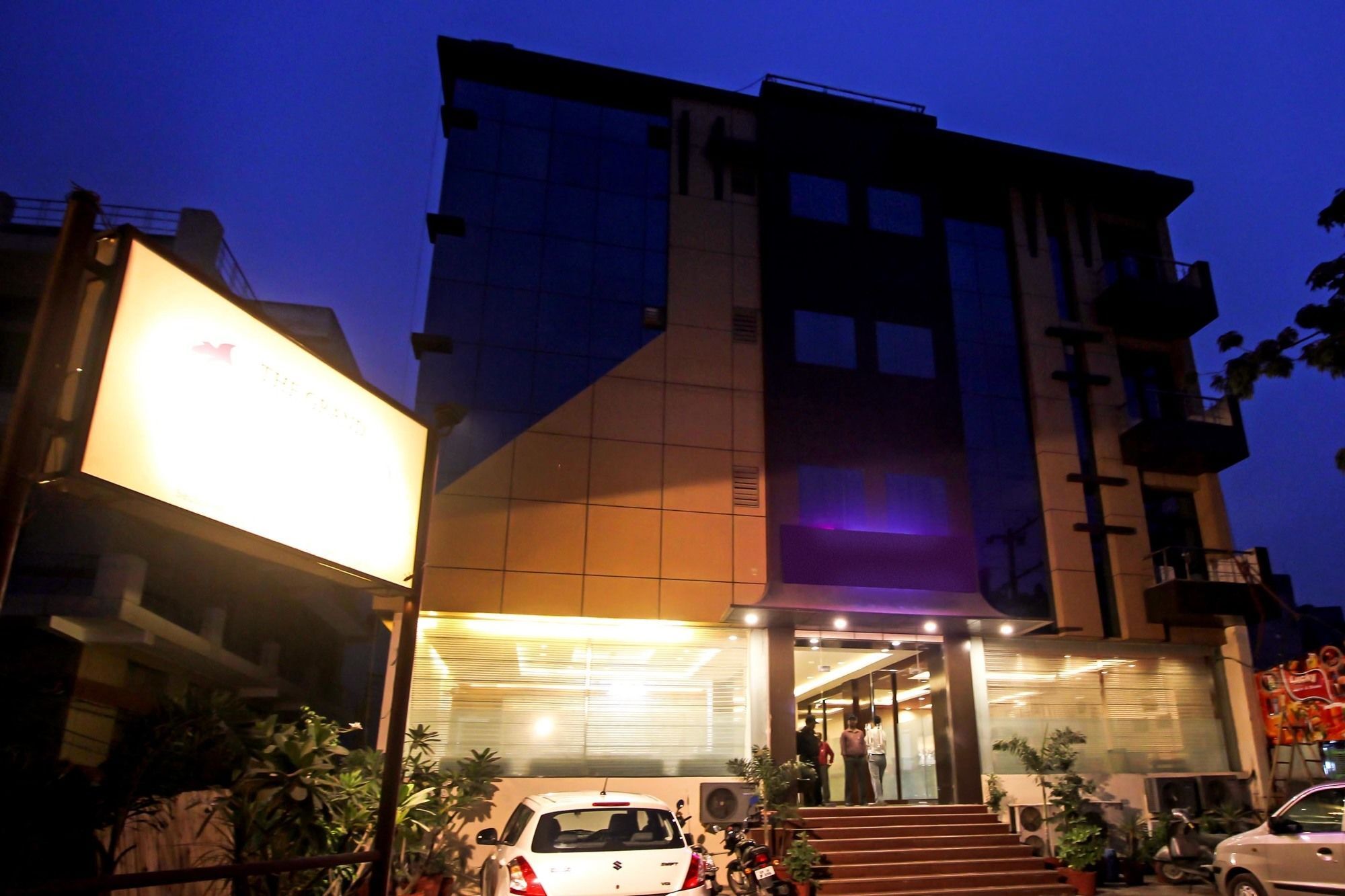 Oyo 9841 The Vivir 1 Hotel โนอิดา ภายนอก รูปภาพ