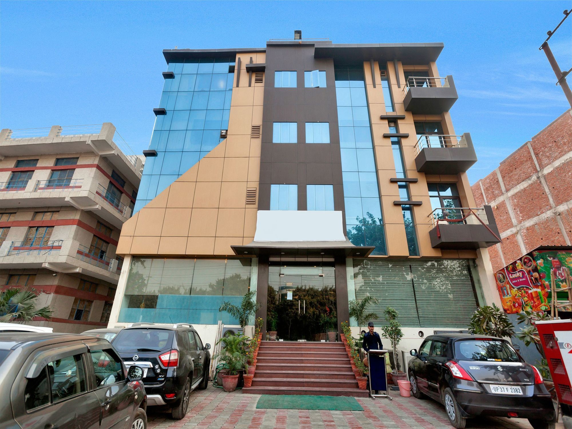 Oyo 9841 The Vivir 1 Hotel โนอิดา ภายนอก รูปภาพ